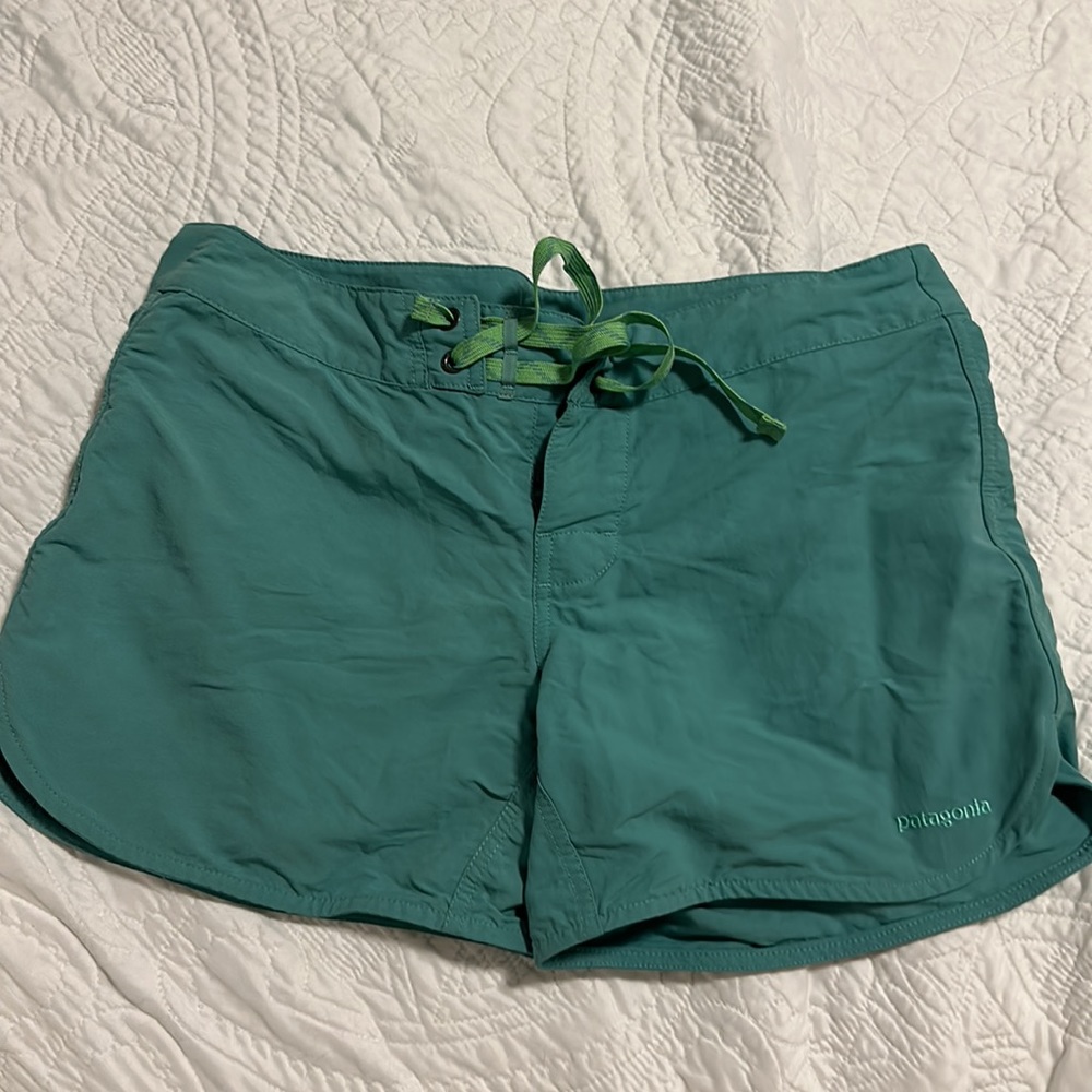 Patagonia board shorts size 6